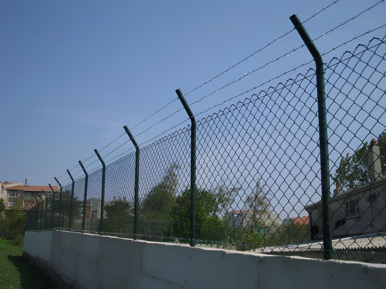 Boru Direkli Tel Çitler