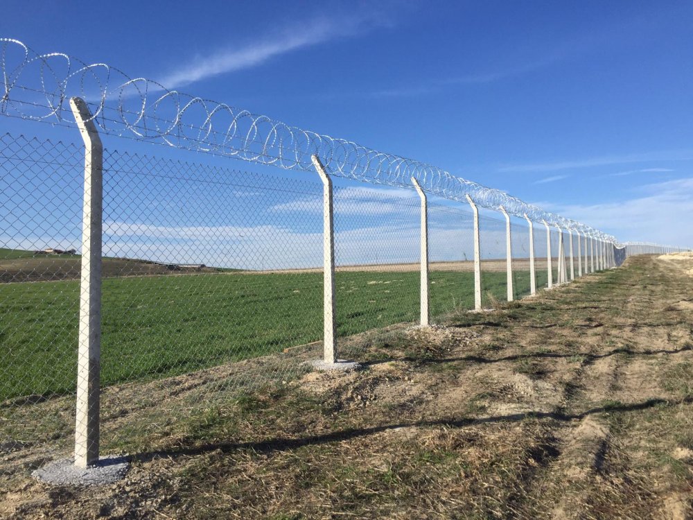 Eğri Beton Direkli Tel Çit